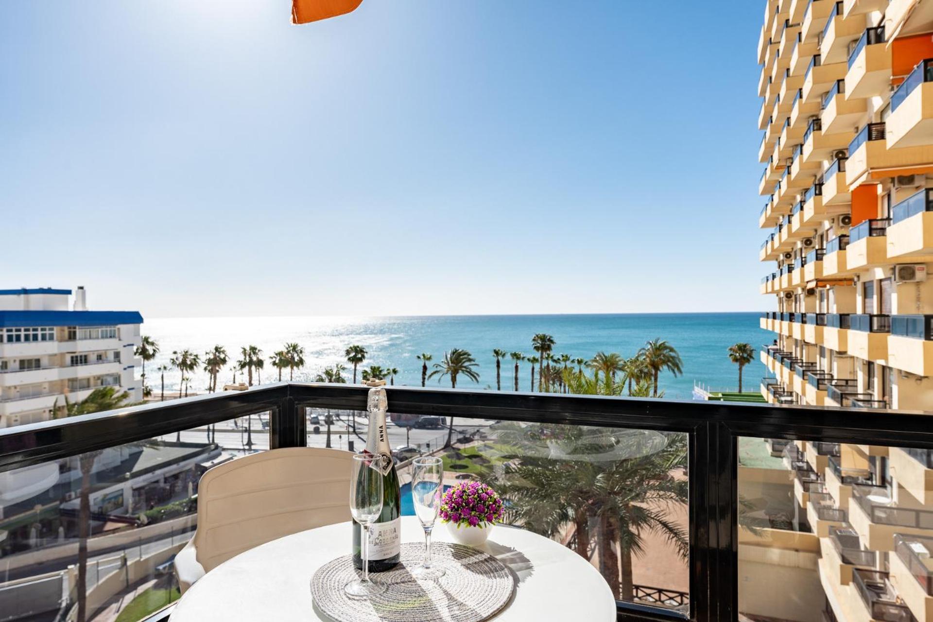Malagasuite New Aloha Playa Benalmadena Exterior photo
